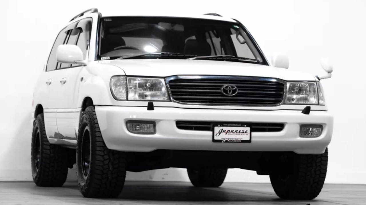 Toyota Land Cruiser 4.2TD Launched Price – 4200cc Turbo Diesel Engine, 381HP Power & 4×4 Off-Road Legend, Book Now!